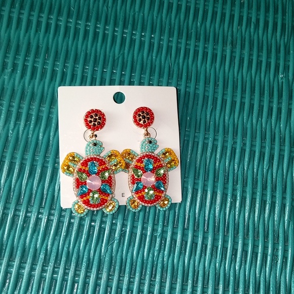 Beaded Sea Turtle Earrings - Picture 6 of 9